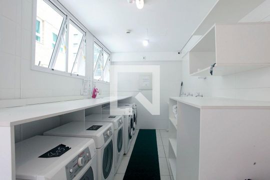 Área Comum - Lavanderia de kitnet/studio à venda com 1 quarto, 32m² em Independência, Porto Alegre