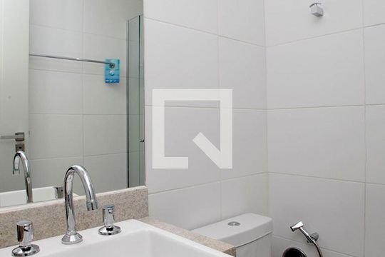 Banheiro de kitnet/studio à venda com 1 quarto, 32m² em Independência, Porto Alegre