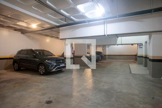 Área Comum - Garagem (box rotativo) de kitnet/studio à venda com 1 quarto, 32m² em Independência, Porto Alegre