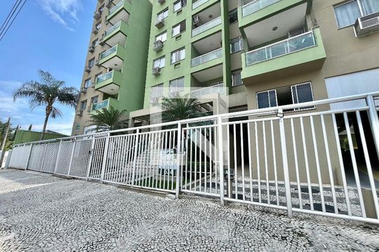 Fachada de apartamento para alugar com 1 quarto, 40m² em Taquara, Rio de Janeiro