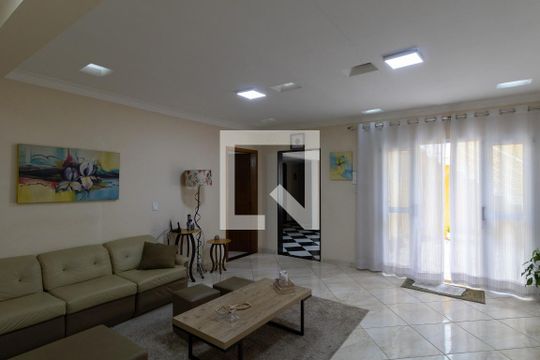 Casa para alugar com 4 quartos, 250m² em Cangaíba, São Paulo