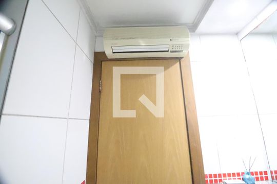 Banheiro de casa de condomínio à venda com 2 quartos, 80m² em Olaria, Canoas