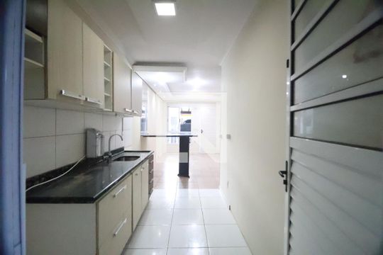 Cozinha de casa de condomínio à venda com 2 quartos, 80m² em Olaria, Canoas