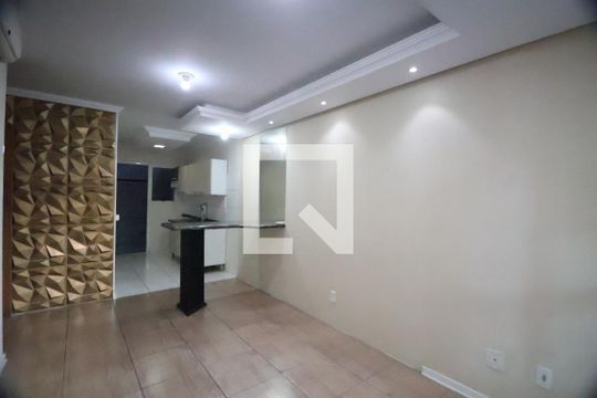 Sala de casa de condomínio à venda com 2 quartos, 80m² em Olaria, Canoas
