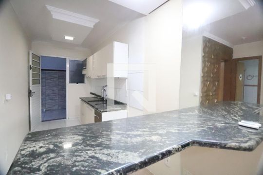Cozinha de casa de condomínio à venda com 2 quartos, 80m² em Olaria, Canoas