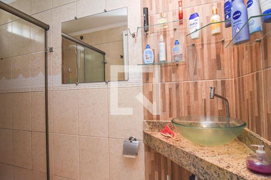 Banheiro/Quarto 1 de casa à venda com 5 quartos, 125m² em Itaipu, Niterói