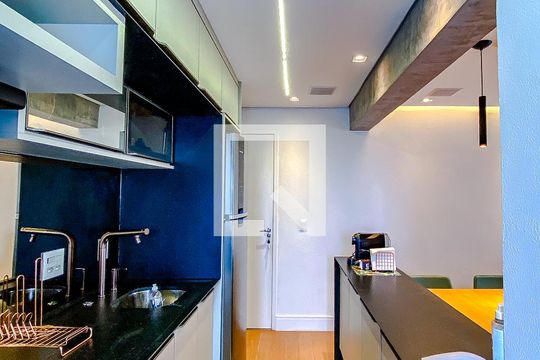 Cozinha de apartamento para alugar com 2 quartos, 56m² em Vila Regente Feijó, São Paulo