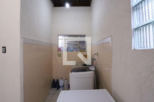Lavanderia de casa à venda com 3 quartos, 110m² em Vila Invernada, São Paulo