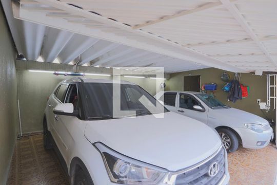 Garagem de casa à venda com 3 quartos, 110m² em Vila Invernada, São Paulo