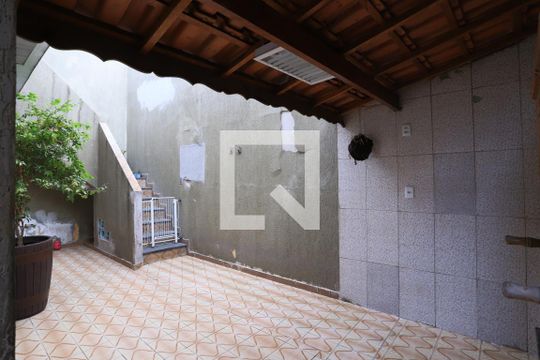 Quintal de casa à venda com 3 quartos, 110m² em Vila Invernada, São Paulo