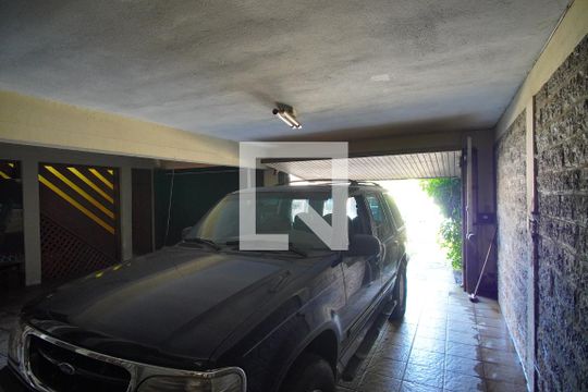 Garagem de casa à venda com 4 quartos, 520m² em Jardim São Pedro, Porto Alegre