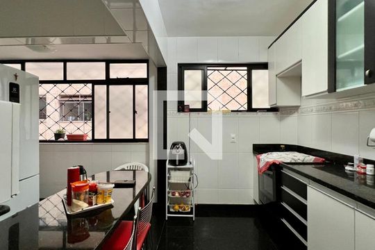 Cozinha  de apartamento à venda com 3 quartos, 100m² em Nova Suíça, Belo Horizonte