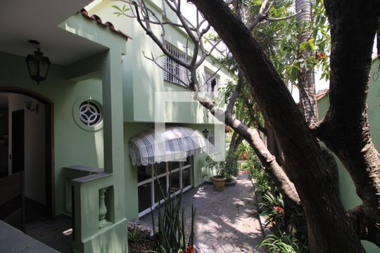 Quintal lateral de casa à venda com 3 quartos, 309m² em Jardim Prudência, São Paulo