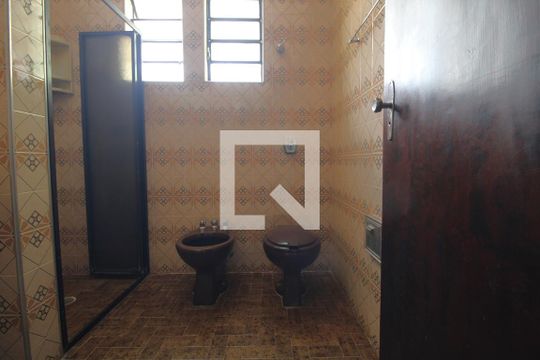 Banheiro  de casa à venda com 3 quartos, 309m² em Jardim Prudência, São Paulo