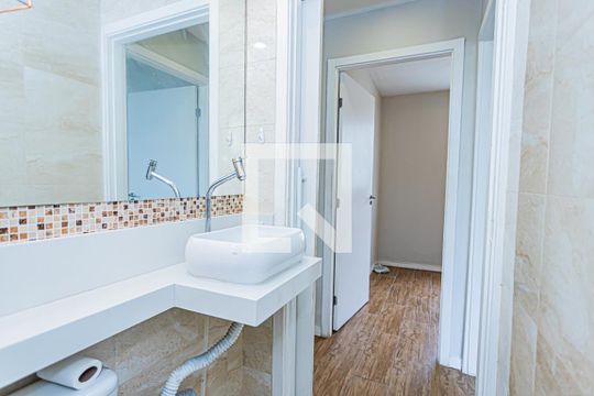 Banheiro de apartamento para alugar com 2 quartos, 38m² em Parque Pan Americano, São Paulo