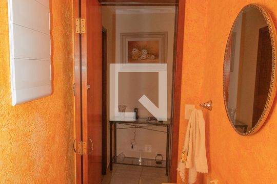 Corredor  de casa à venda com 3 quartos, 150m² em Sítio da Figueira, São Paulo
