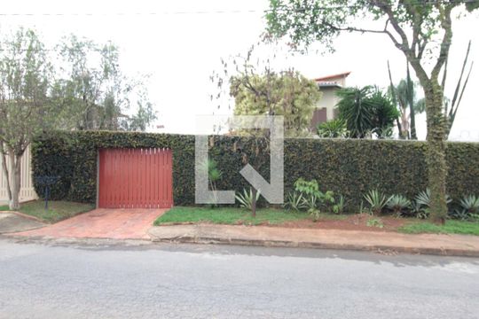 Fachada de casa à venda com 3 quartos, 304m² em Garças, Belo Horizonte