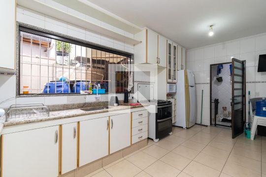 Cozinha de casa à venda com 3 quartos, 200m² em Vila Bandeirantes, São Paulo