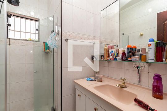 Banheiro da Suíte de casa à venda com 3 quartos, 200m² em Vila Bandeirantes, São Paulo