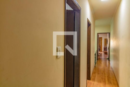 Corredor de casa à venda com 3 quartos, 180m² em Campo Belo, São Paulo
