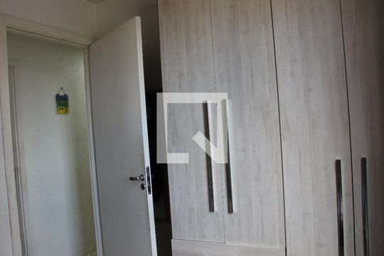 Quarto de apartamento à venda com 2 quartos, 42m² em Sarandi, Porto Alegre