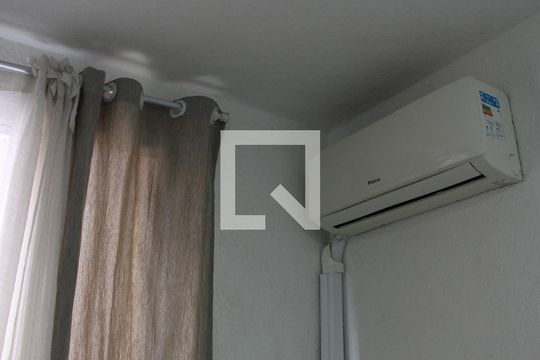 Sala/Cozinha de apartamento à venda com 2 quartos, 42m² em Sarandi, Porto Alegre