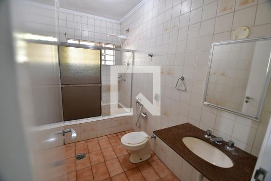 Banheiro de casa para alugar com 2 quartos, 140m² em Chácara Santa Margarida, Campinas