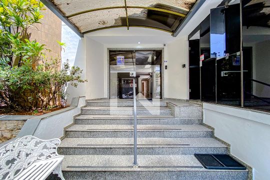 Plaquinha de apartamento para alugar com 3 quartos, 132m² em Vila Regente Feijó, São Paulo