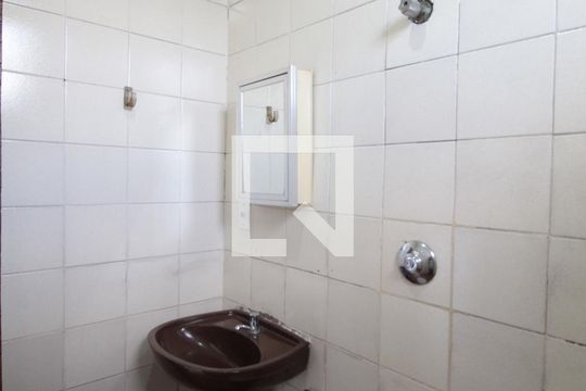 Banheiro de casa para alugar com 1 quarto, 70m² em Glória, Belo Horizonte