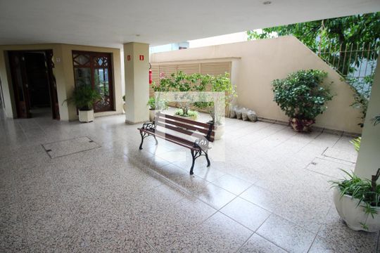 Hall de entrada de apartamento à venda com 1 quarto, 42m² em Cristal, Porto Alegre