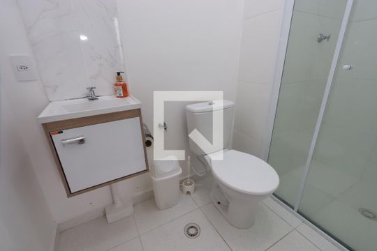 Banheiro de apartamento para alugar com 1 quarto, 28m² em Vila Tolstoi, São Paulo