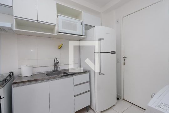 Cozinha de apartamento para alugar com 1 quarto, 28m² em Vila Tolstoi, São Paulo