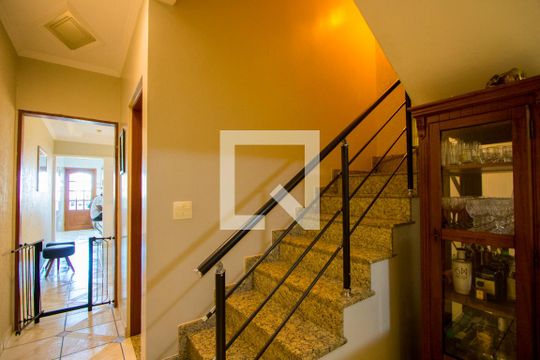 Corredor de casa à venda com 3 quartos, 350m² em Parque Gerassi, Santo André