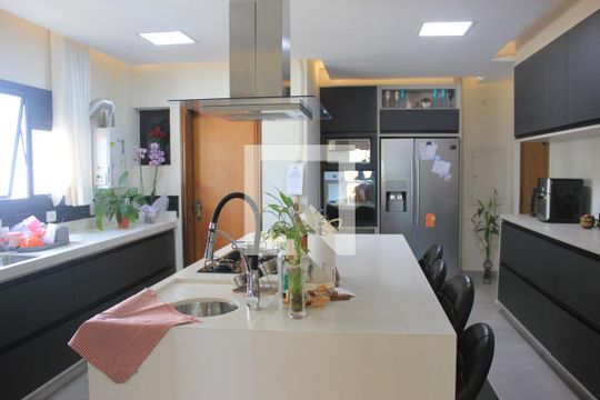 Cozinha de apartamento à venda com 3 quartos, 170m² em Vila Galvão, Guarulhos