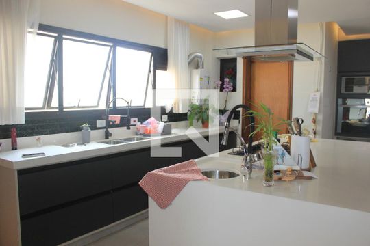 Cozinha de apartamento à venda com 3 quartos, 170m² em Vila Galvão, Guarulhos