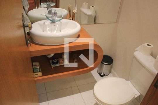 Lavabo de apartamento à venda com 3 quartos, 170m² em Vila Galvão, Guarulhos