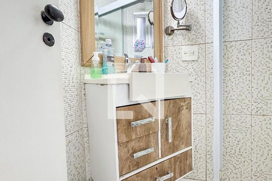 Banheiro da Suíte de apartamento à venda com 3 quartos, 75m² em Vila Isa, São Paulo
