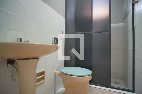 Banheiro Corredor de apartamento à venda com 1 quarto, 48m² em Bom Jesus, Porto Alegre