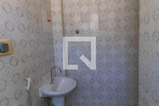Banheiro de apartamento à venda com 2 quartos, 53m² em Santa Rosa, Niterói