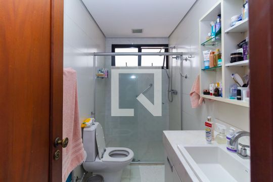 Banheiro da Suíte 1 de apartamento para alugar com 4 quartos, 197m² em Jardim Avelino, São Paulo