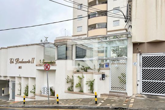 Fachada + plaquinha de apartamento para alugar com 2 quartos, 65m² em Olímpico, São Caetano do Sul