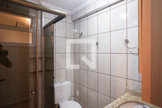 Banheiro de apartamento para alugar com 2 quartos, 65m² em Olímpico, São Caetano do Sul