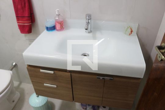 Banheiro de apartamento à venda com 2 quartos, 70m² em Nova Gerty, São Caetano do Sul