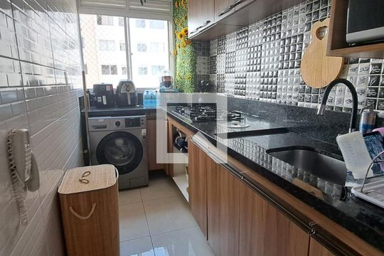 Cozinha de apartamento para alugar com 2 quartos, 42m² em Jardim do Lago, Osasco