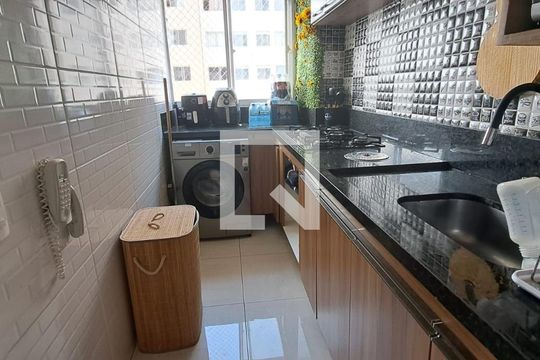 Cozinha de apartamento para alugar com 2 quartos, 42m² em Jardim do Lago, Osasco