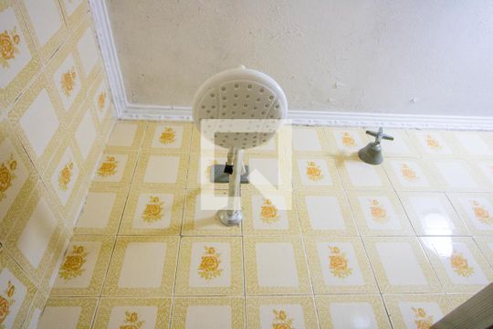 Banheiro social de casa para alugar com 2 quartos, 177m² em Vila Pires, Santo André
