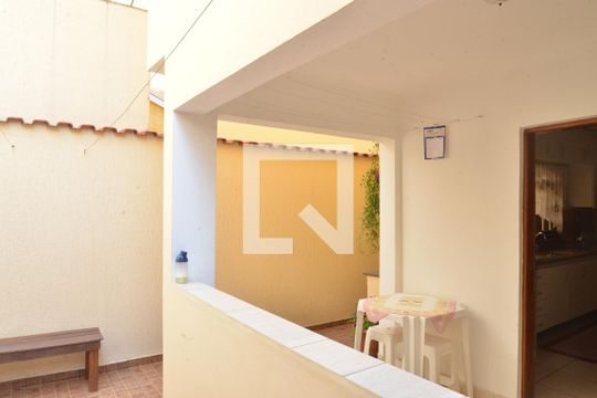 Quintal de casa à venda com 3 quartos, 211m² em Jardim Las Vegas, Santo André