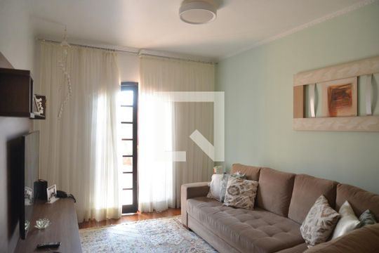Casa à venda com 3 quartos, 211m² em Jardim Las Vegas, Santo André