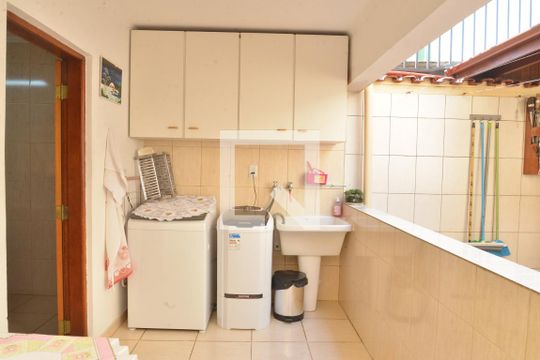 Área de Serviço de casa à venda com 3 quartos, 211m² em Jardim Las Vegas, Santo André