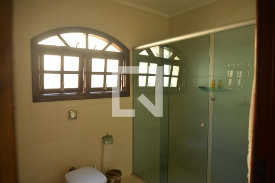 Banheiro da Suíte 1 de casa à venda com 3 quartos, 211m² em Jardim Las Vegas, Santo André